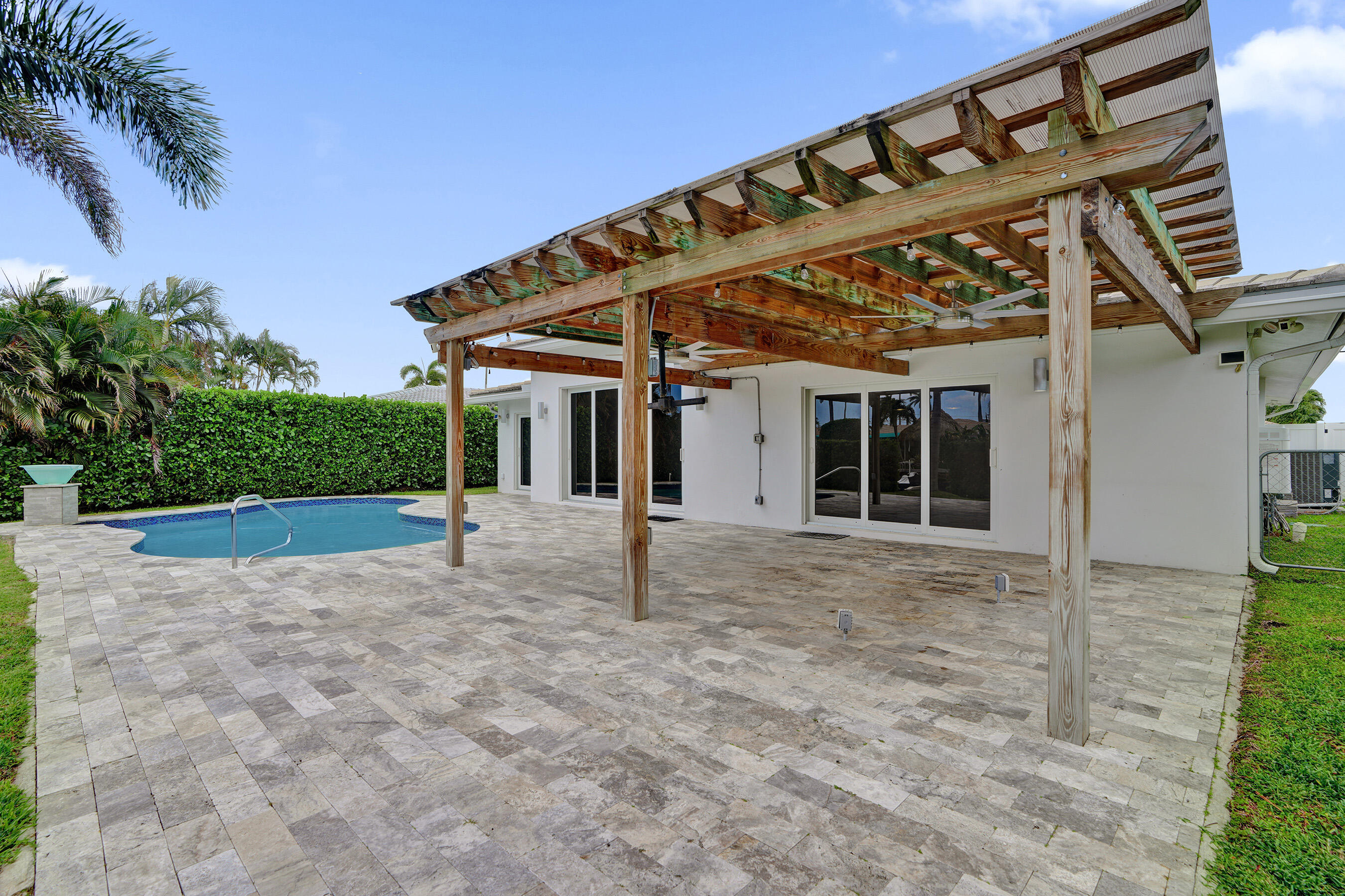 320 SE 5th Pompano Beach, FL 33060