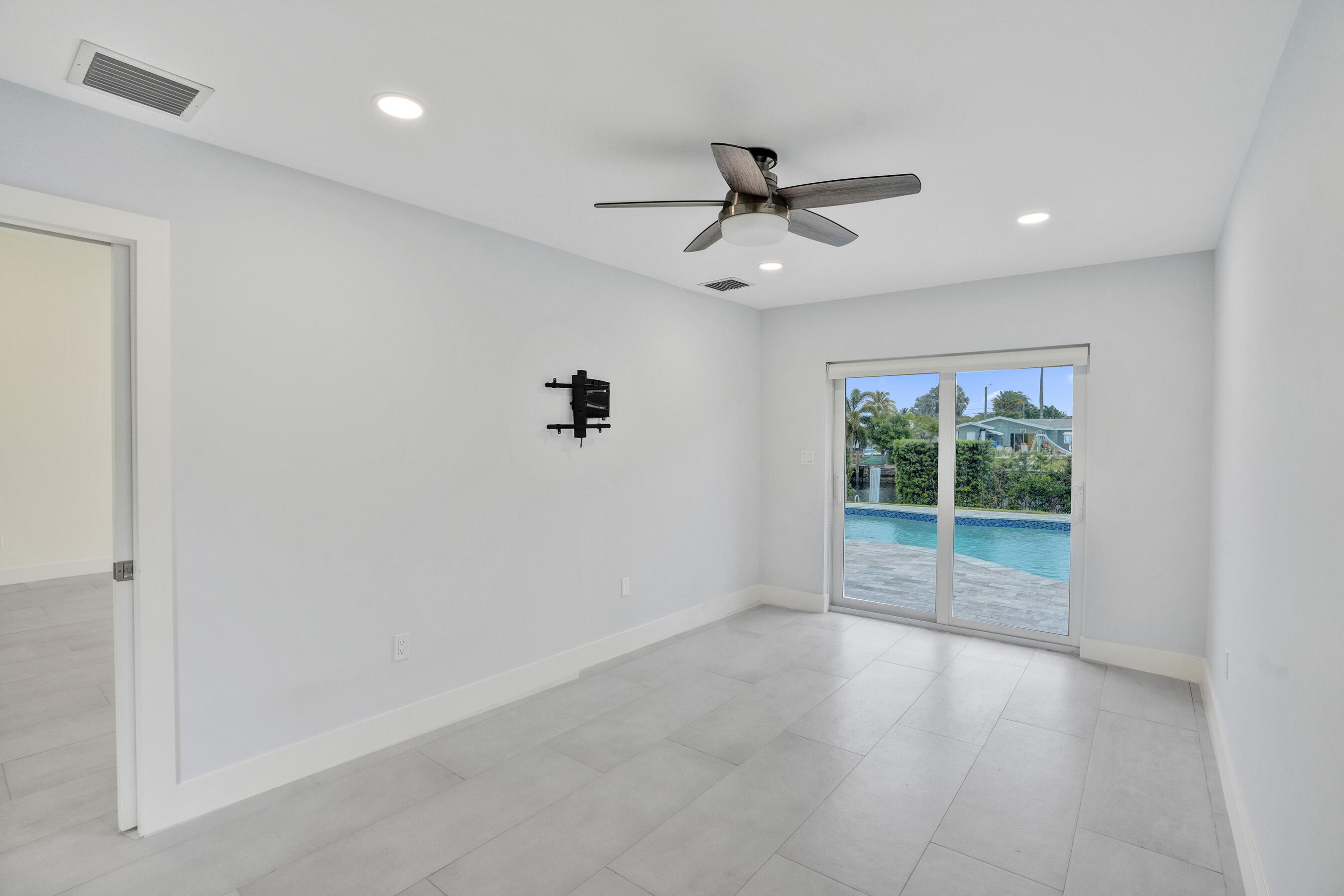 320 SE 5th Pompano Beach, FL 33060