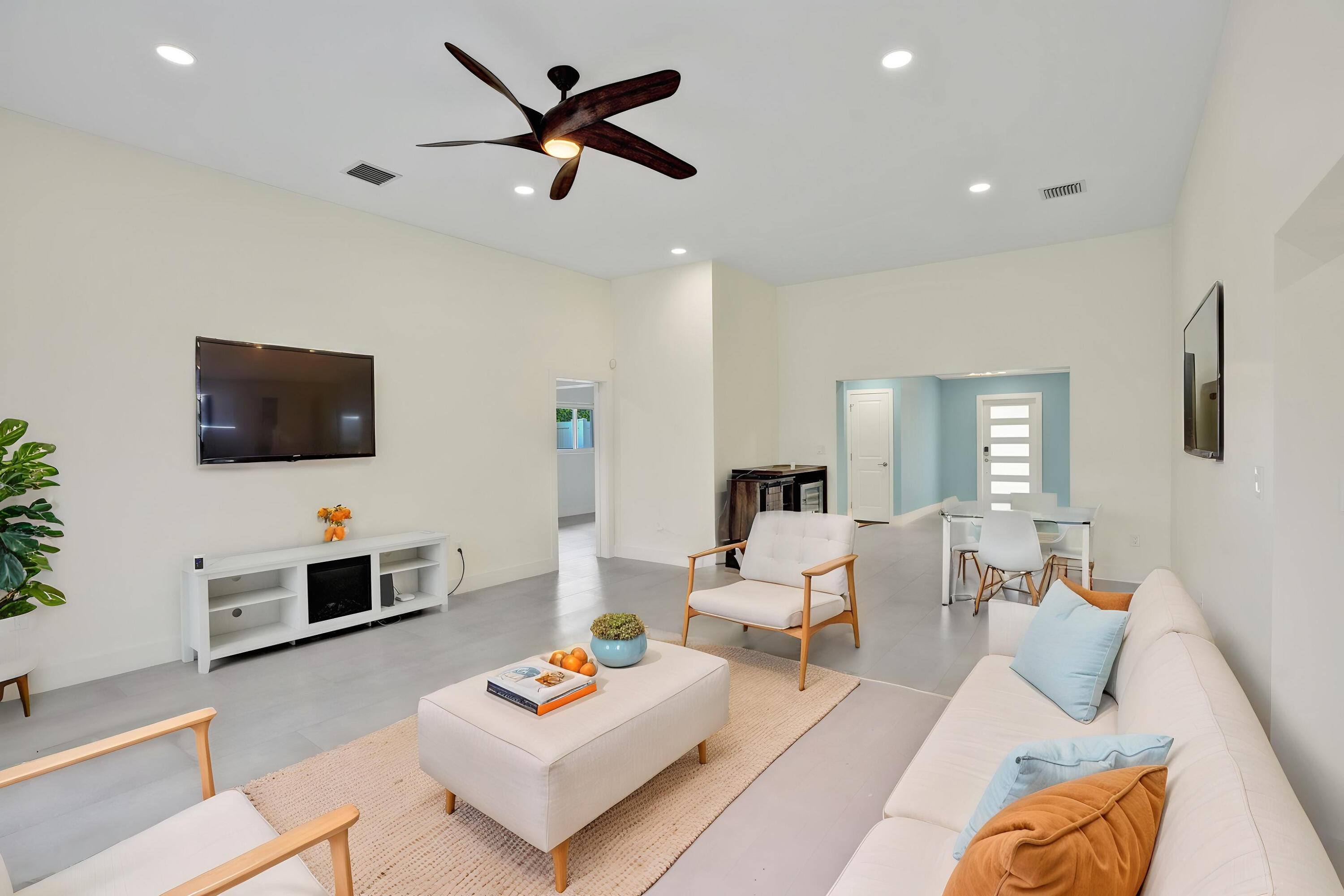320 SE 5th Pompano Beach, FL 33060