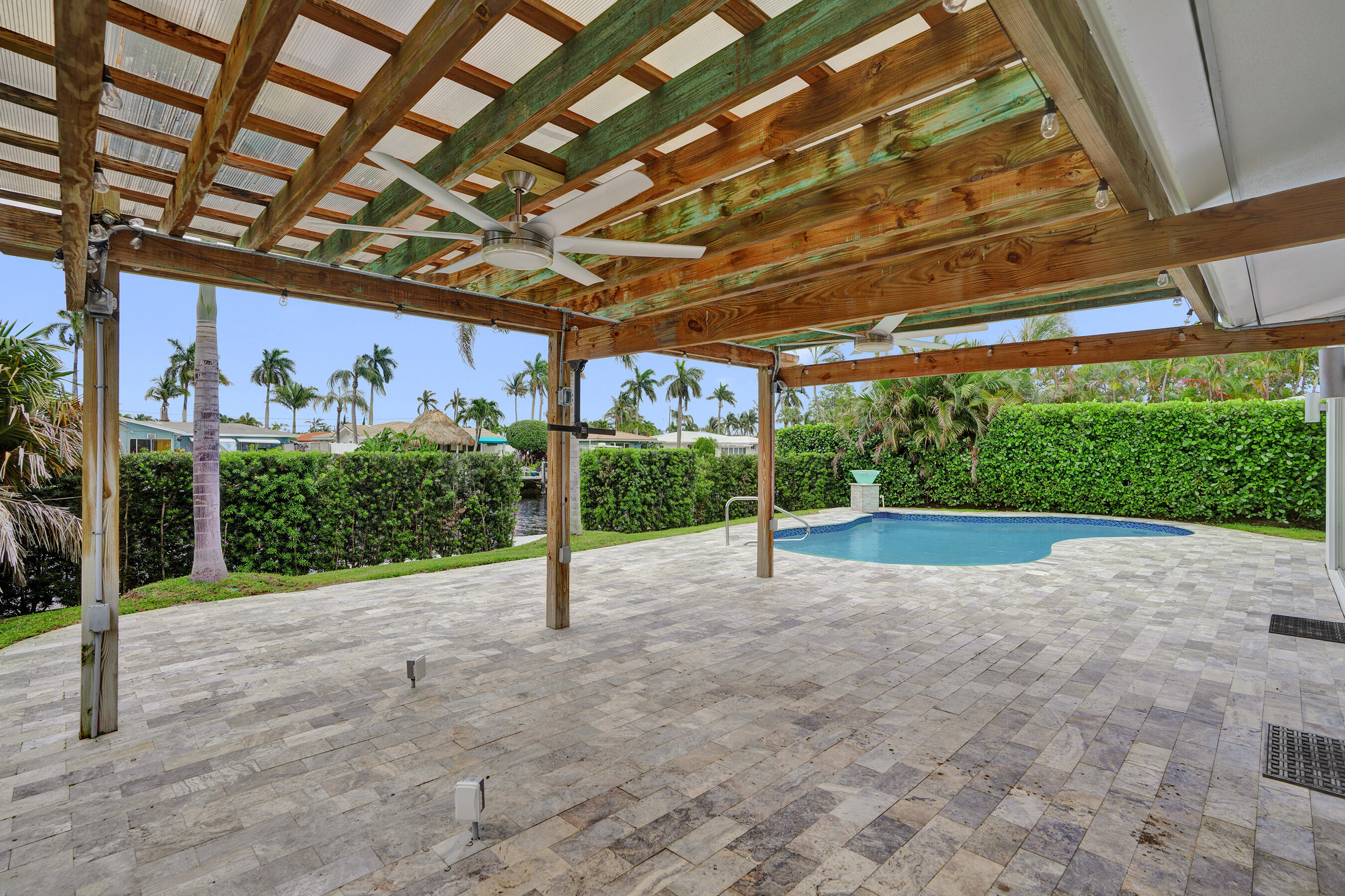 320 SE 5th Pompano Beach, FL 33060