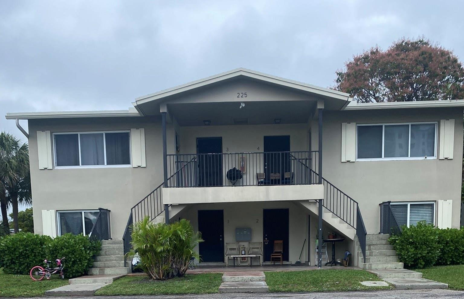 225 SW 7th #101
