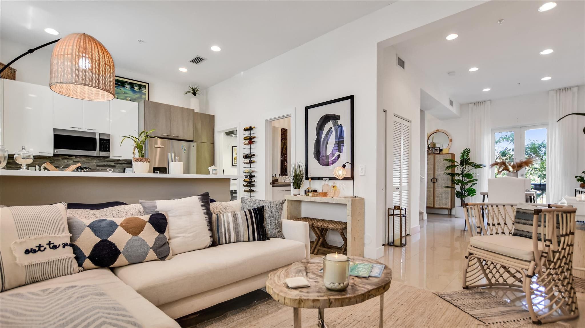 816 NE 7th Fort Lauderdale, FL 33304