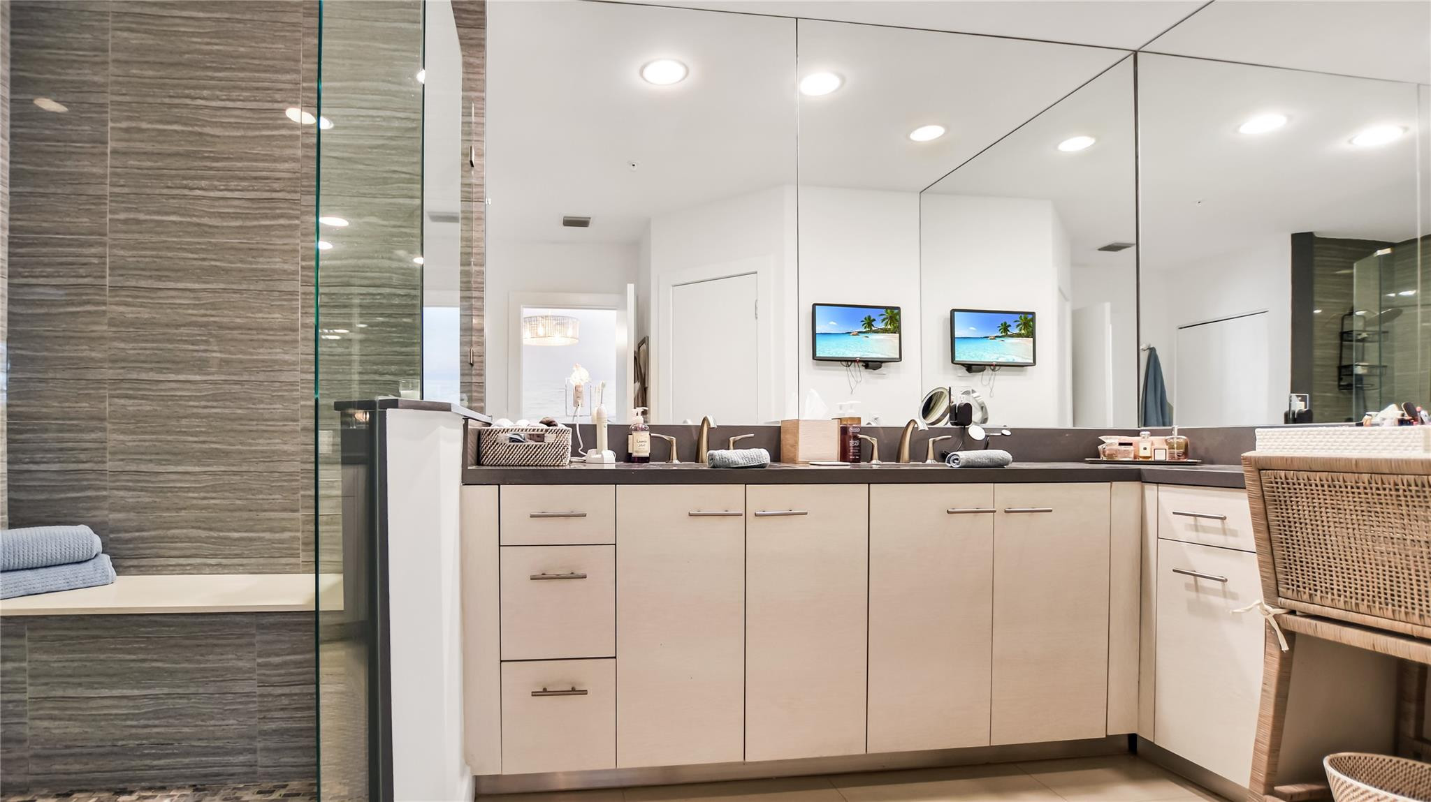 816 NE 7th Fort Lauderdale, FL 33304