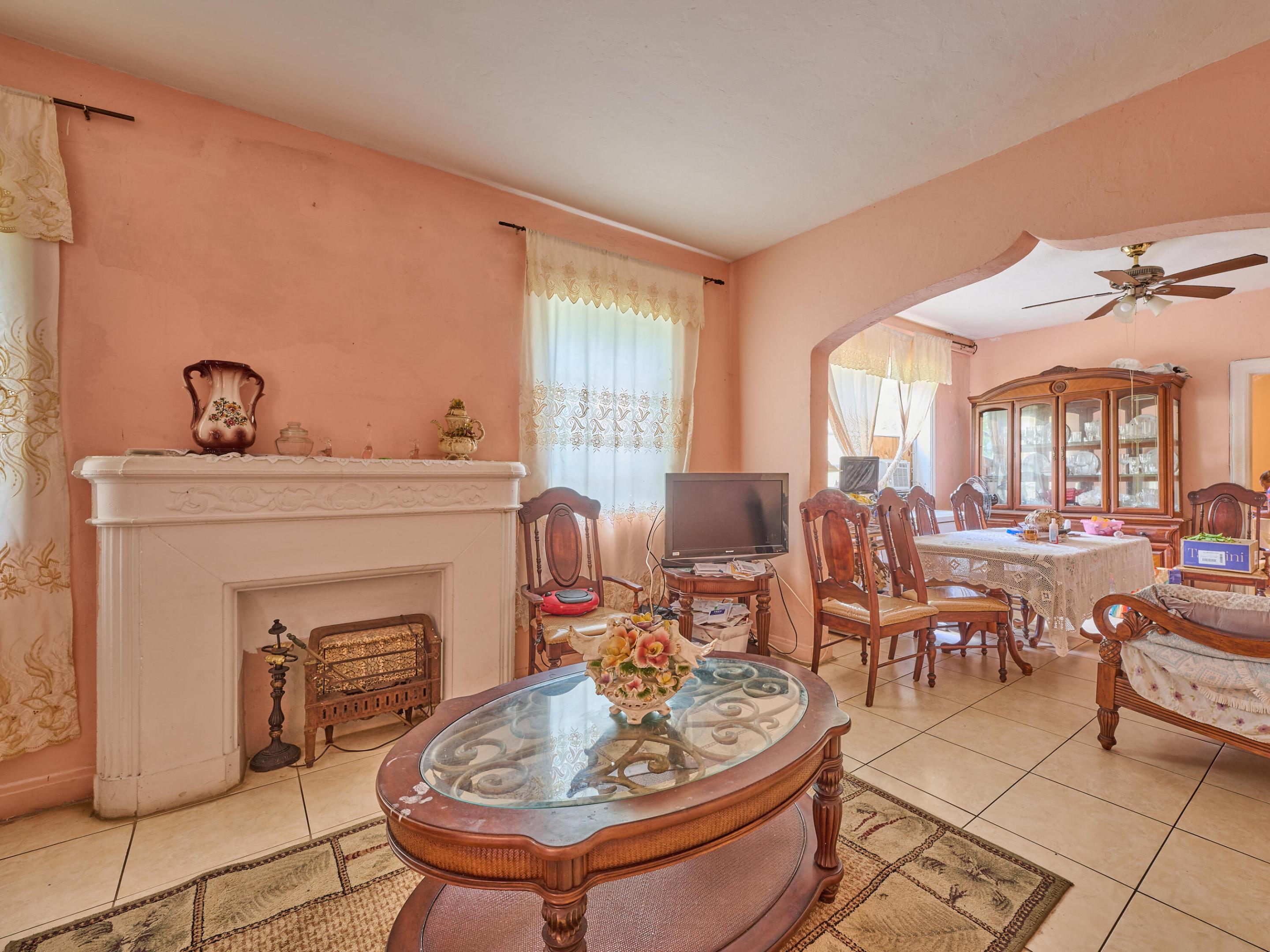 499 NE 64th Miami, FL 33138