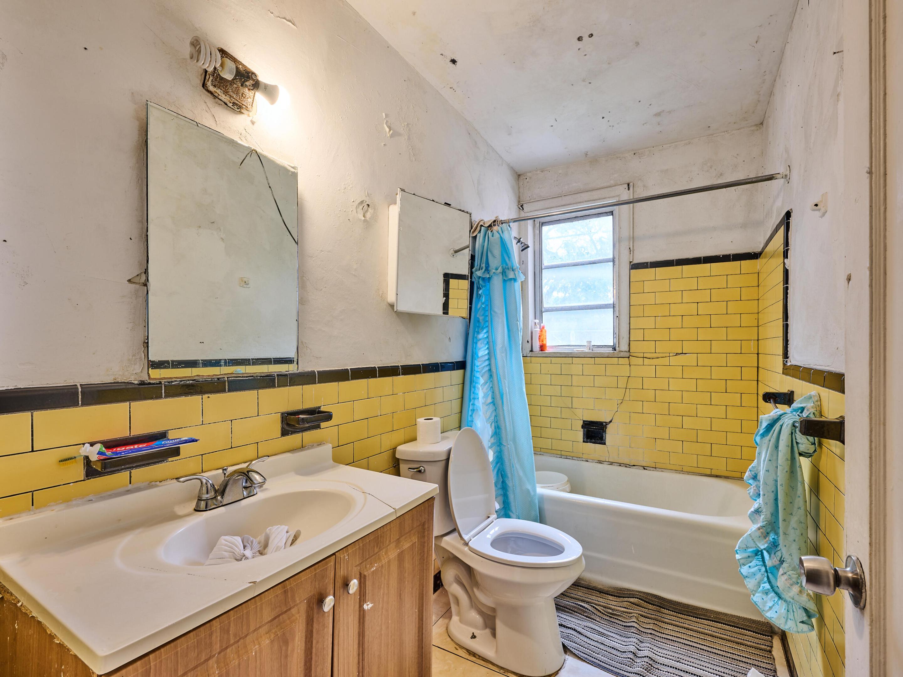 499 NE 64th Miami, FL 33138