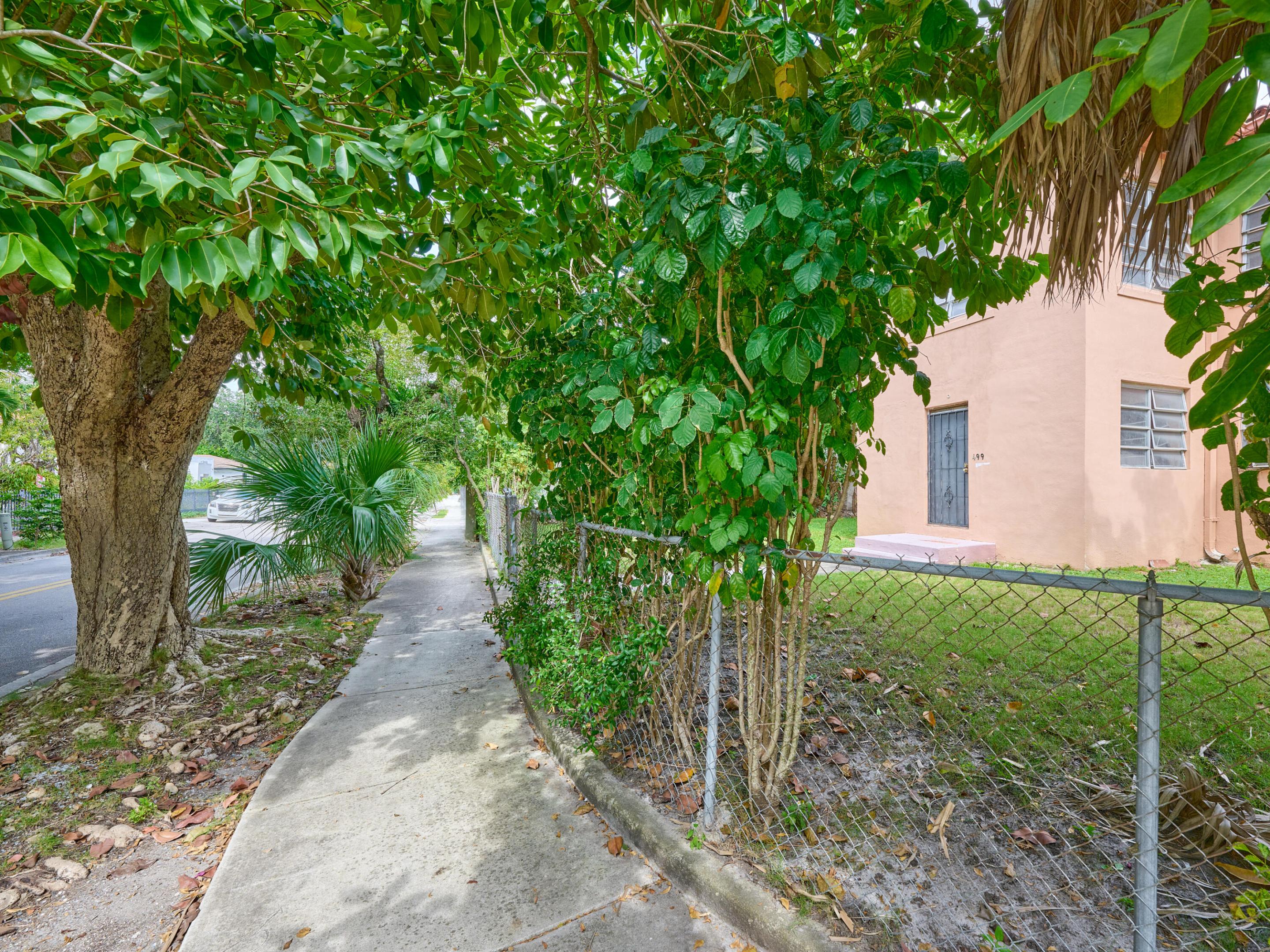 499 NE 64th Miami, FL 33138