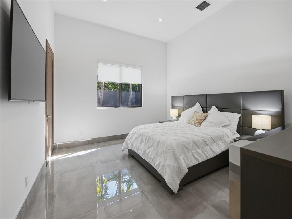 2213 NE 37th Dr Fort Lauderdale, FL 33308