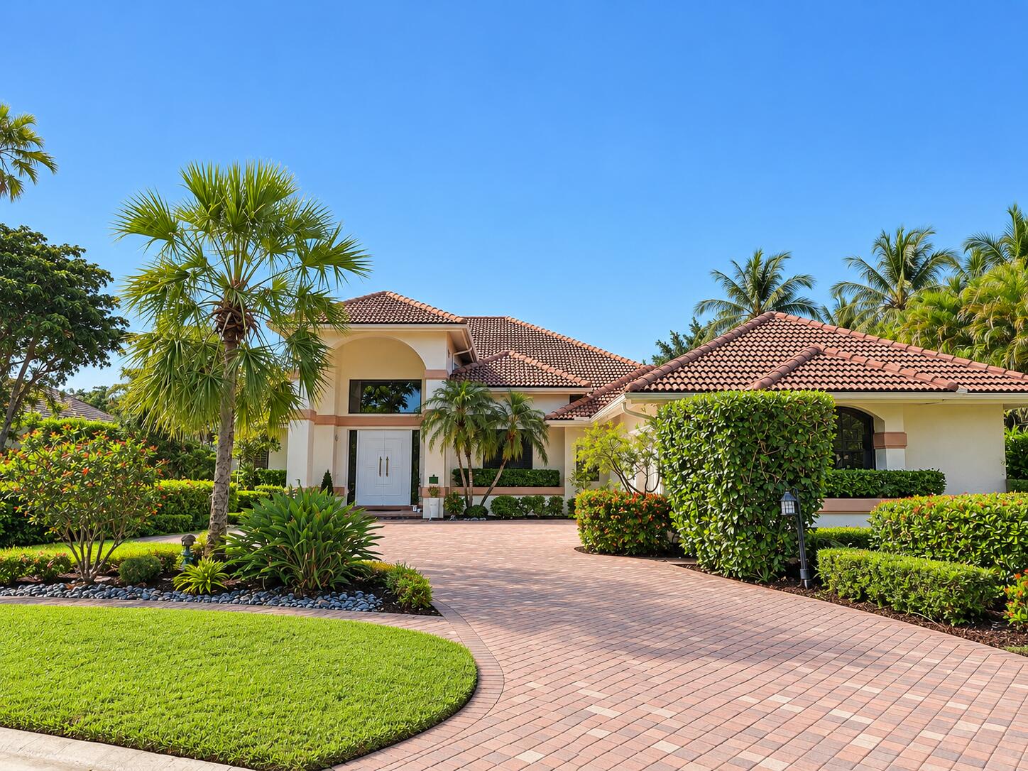 5300 Deauville Cir