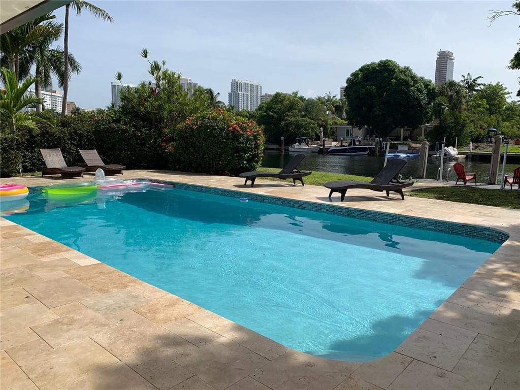 631 Oleander Dr