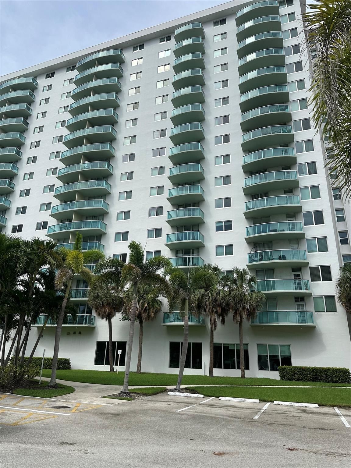 19380 Collins Ave #1610