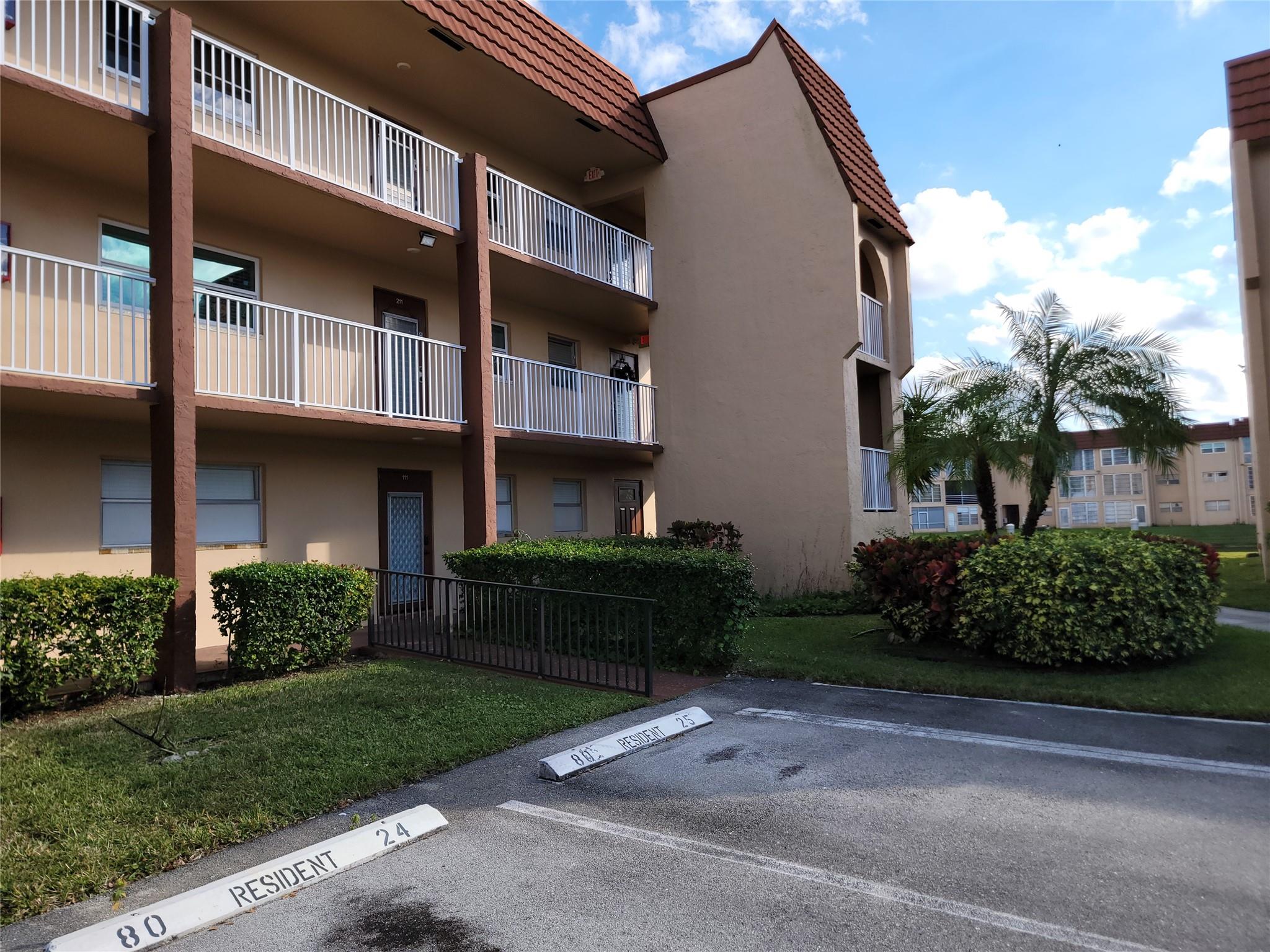 8950 Sunrise Lks Blvd #112