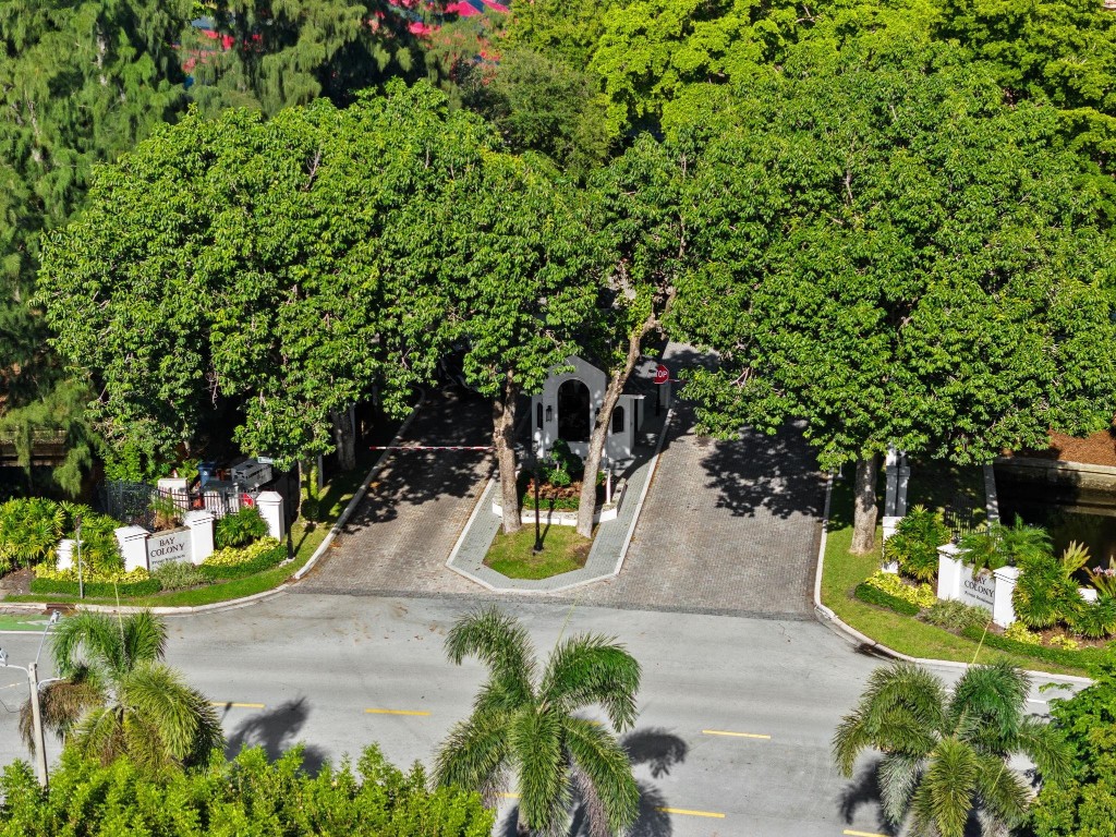 70 N Compass Fort Lauderdale, FL 33308