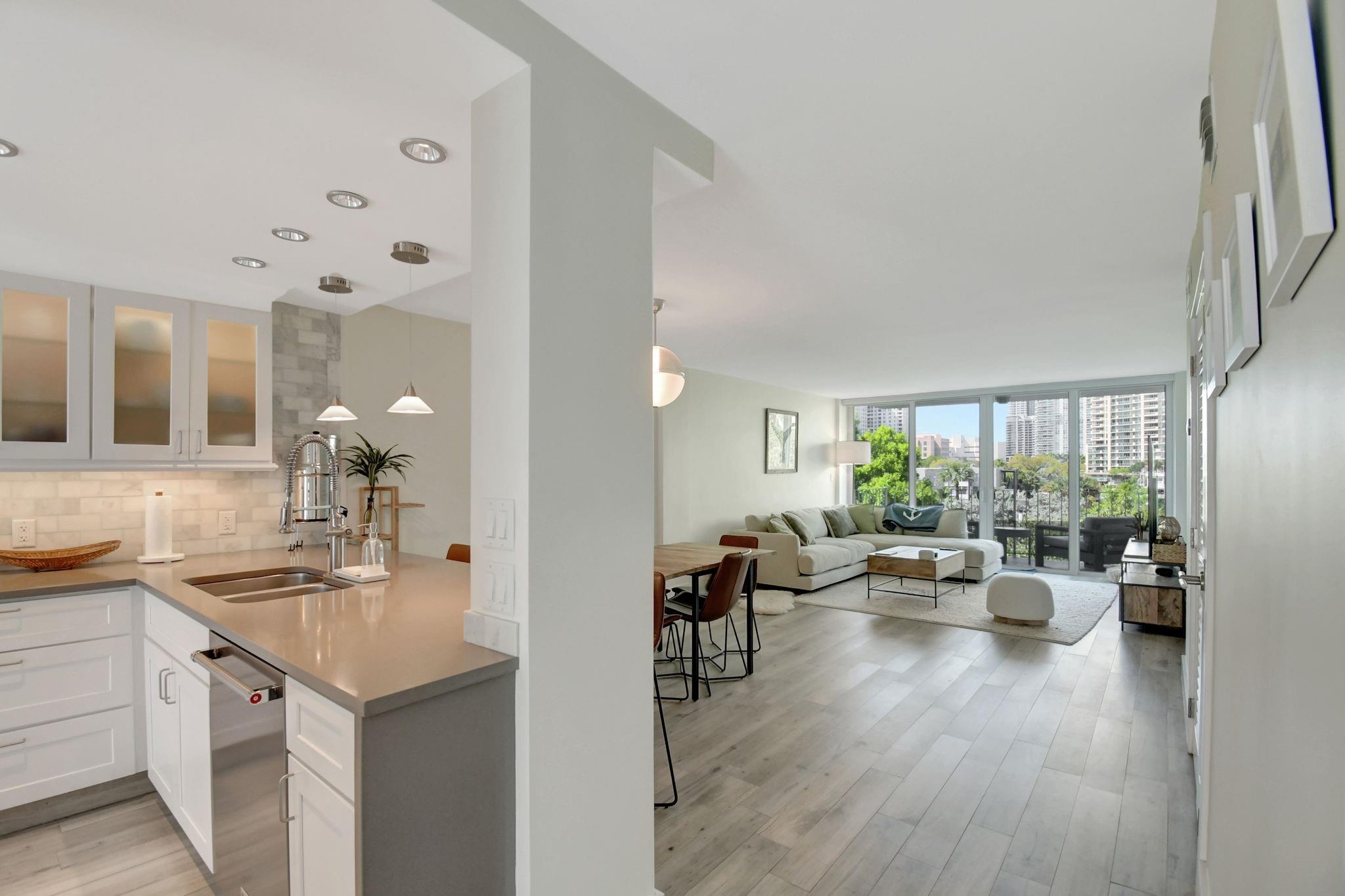 800 SE 4th St #302