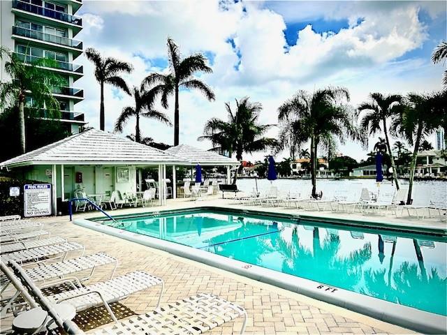 6435 Bay Clb Dr #2