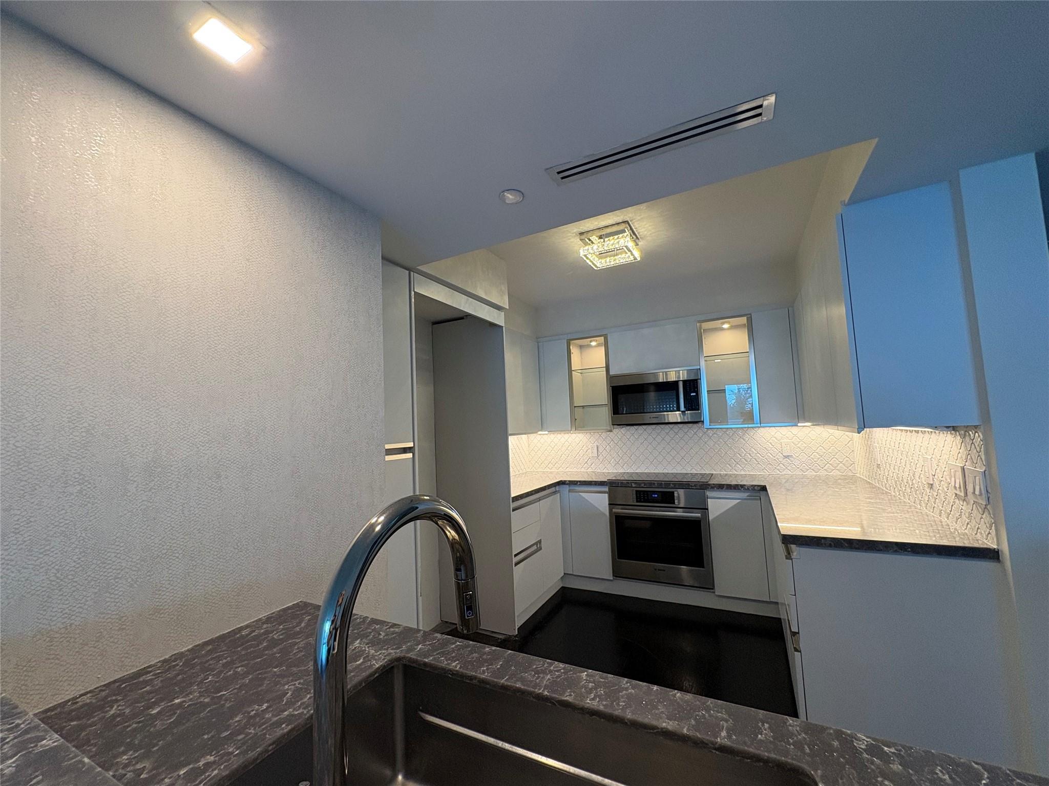 10 Venetian Way #502 Miami Beach, FL 33139