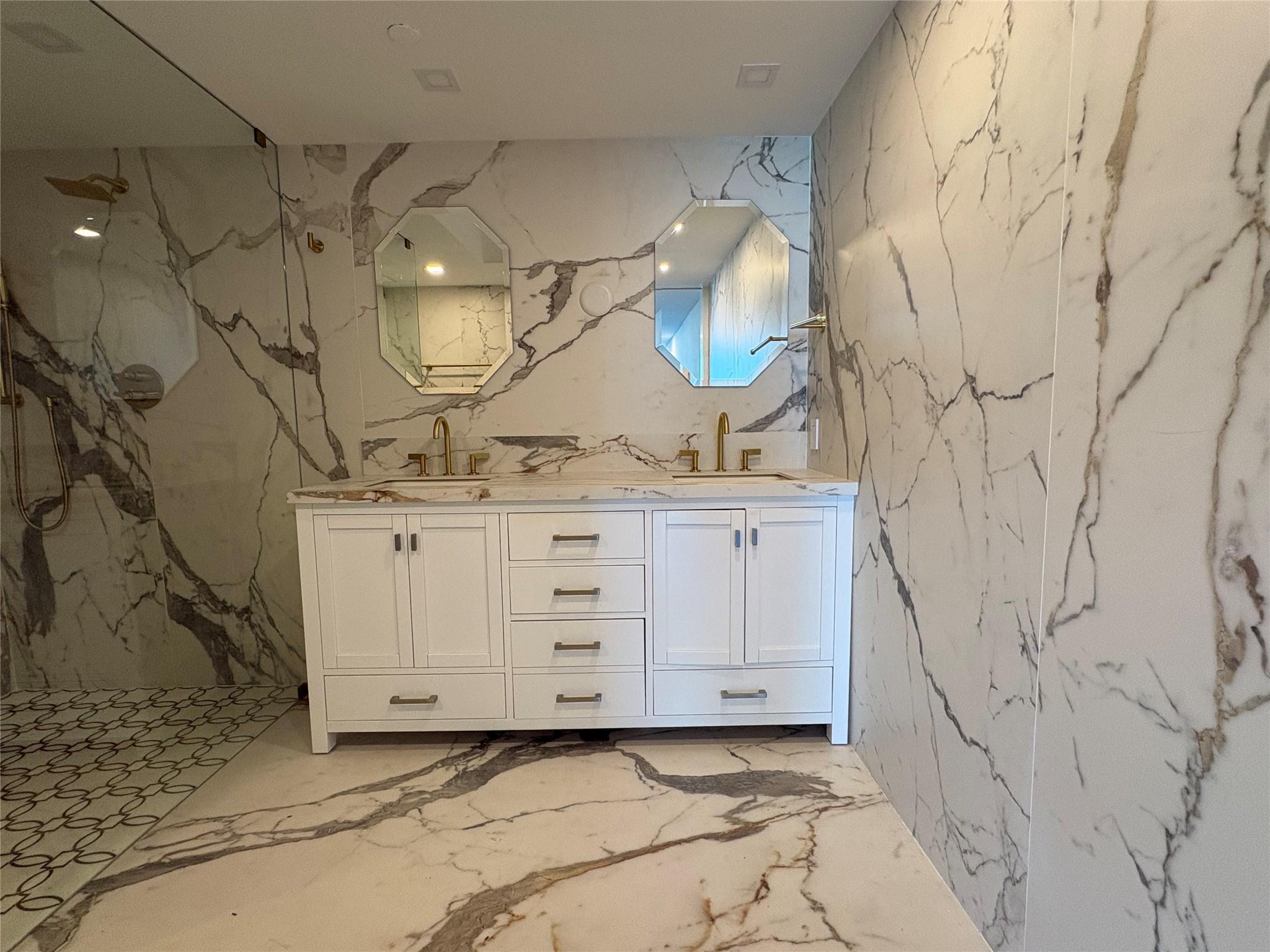 10 Venetian Way #502 Miami Beach, FL 33139