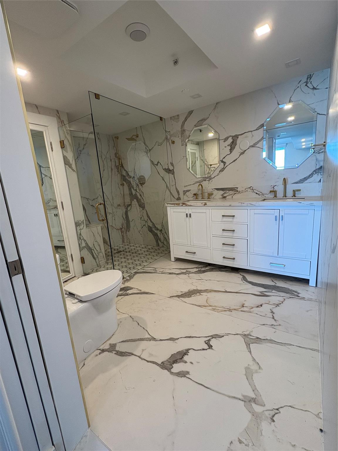 10 Venetian Way #502 Miami Beach, FL 33139