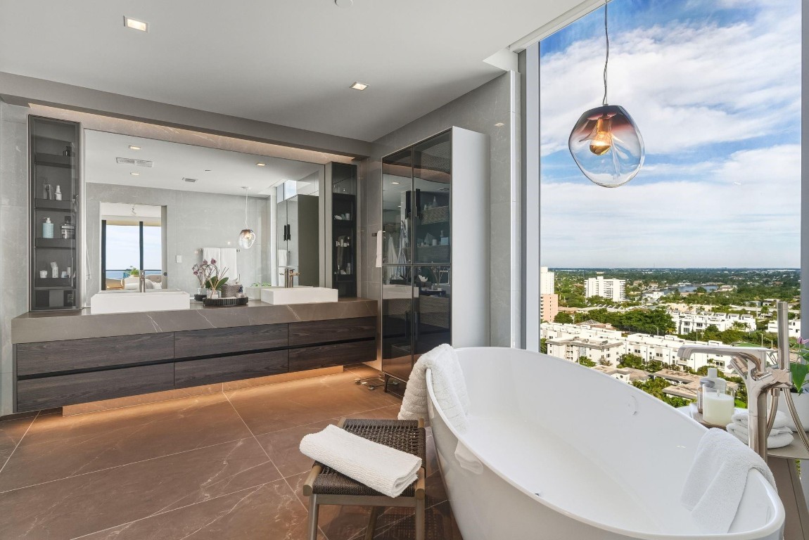 1116 N Ocean #1506 Pompano Beach, FL 33062