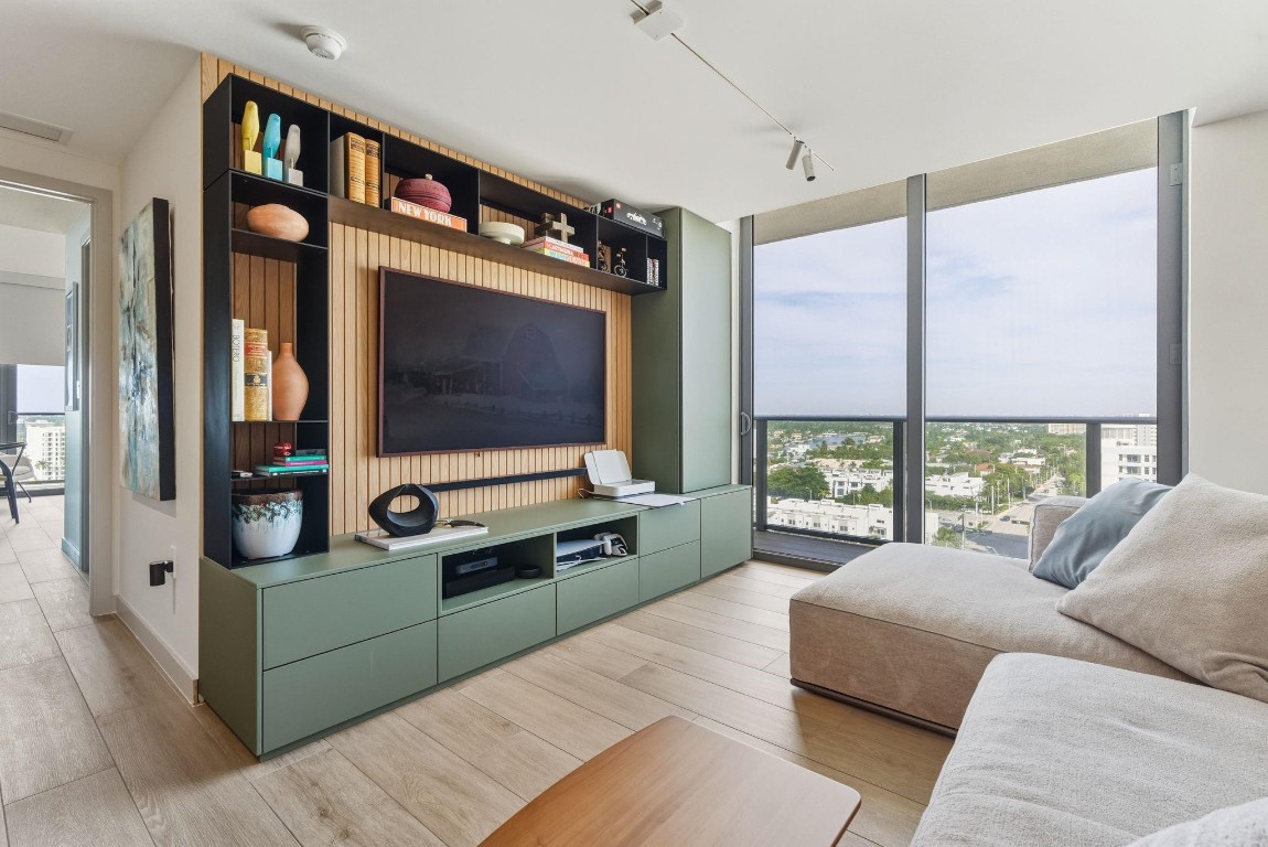 1116 N Ocean #1506 Pompano Beach, FL 33062