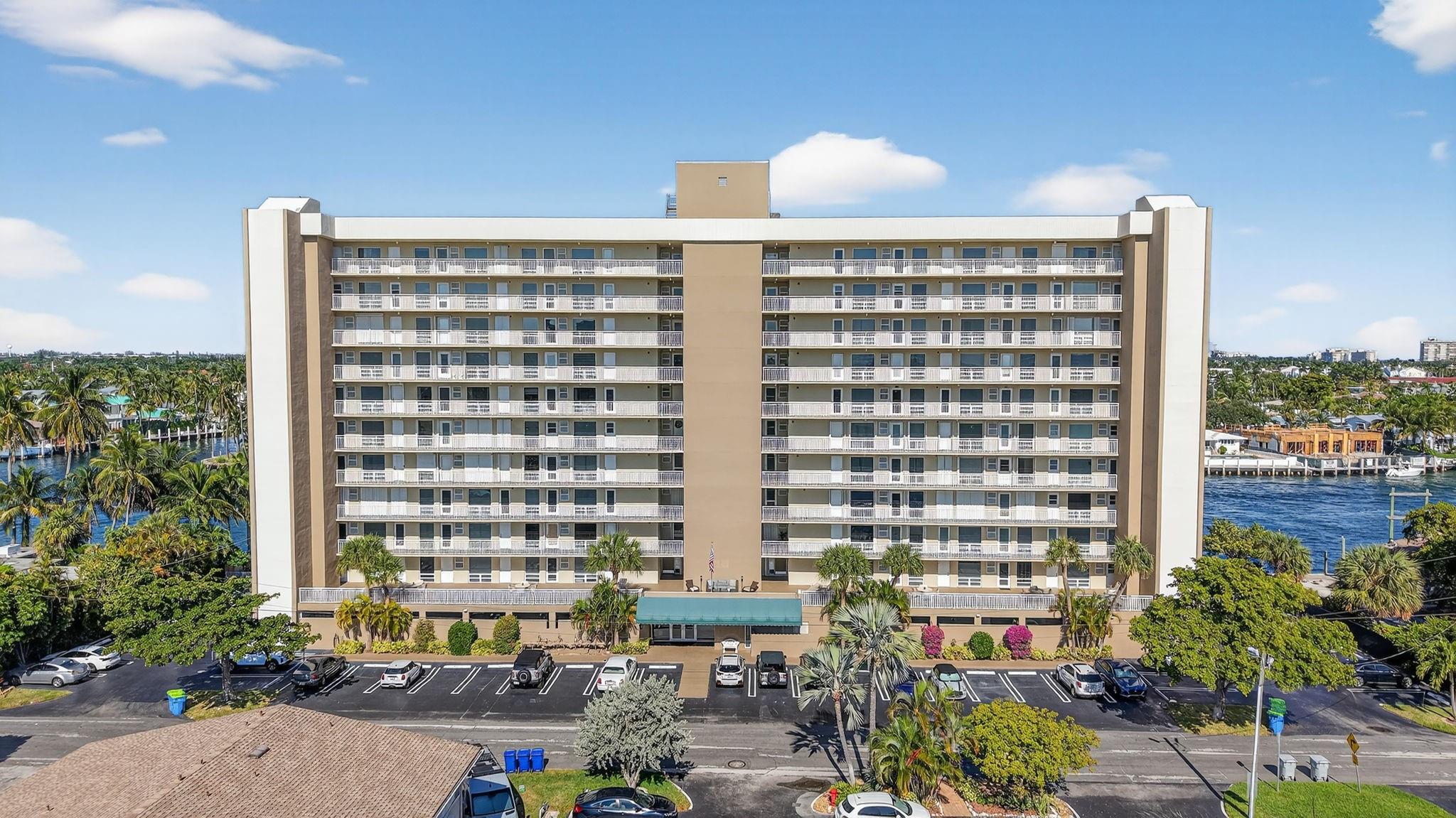 2611 N Riverside Dr #304