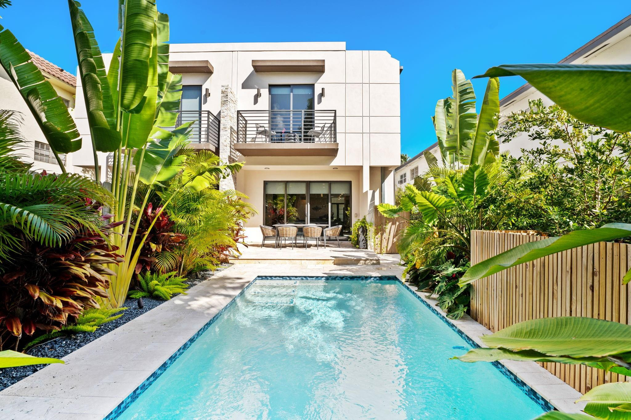 907 NE 16th Fort Lauderdale, FL 33304