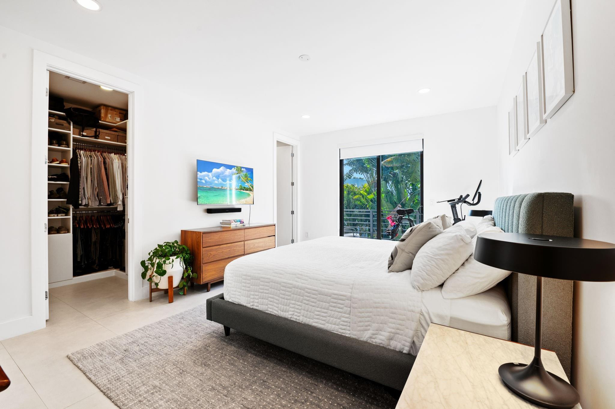 907 NE 16th Fort Lauderdale, FL 33304