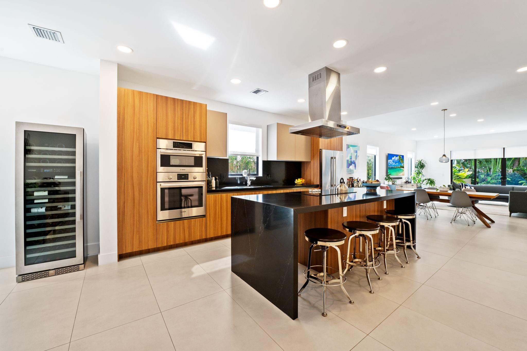 907 NE 16th Fort Lauderdale, FL 33304