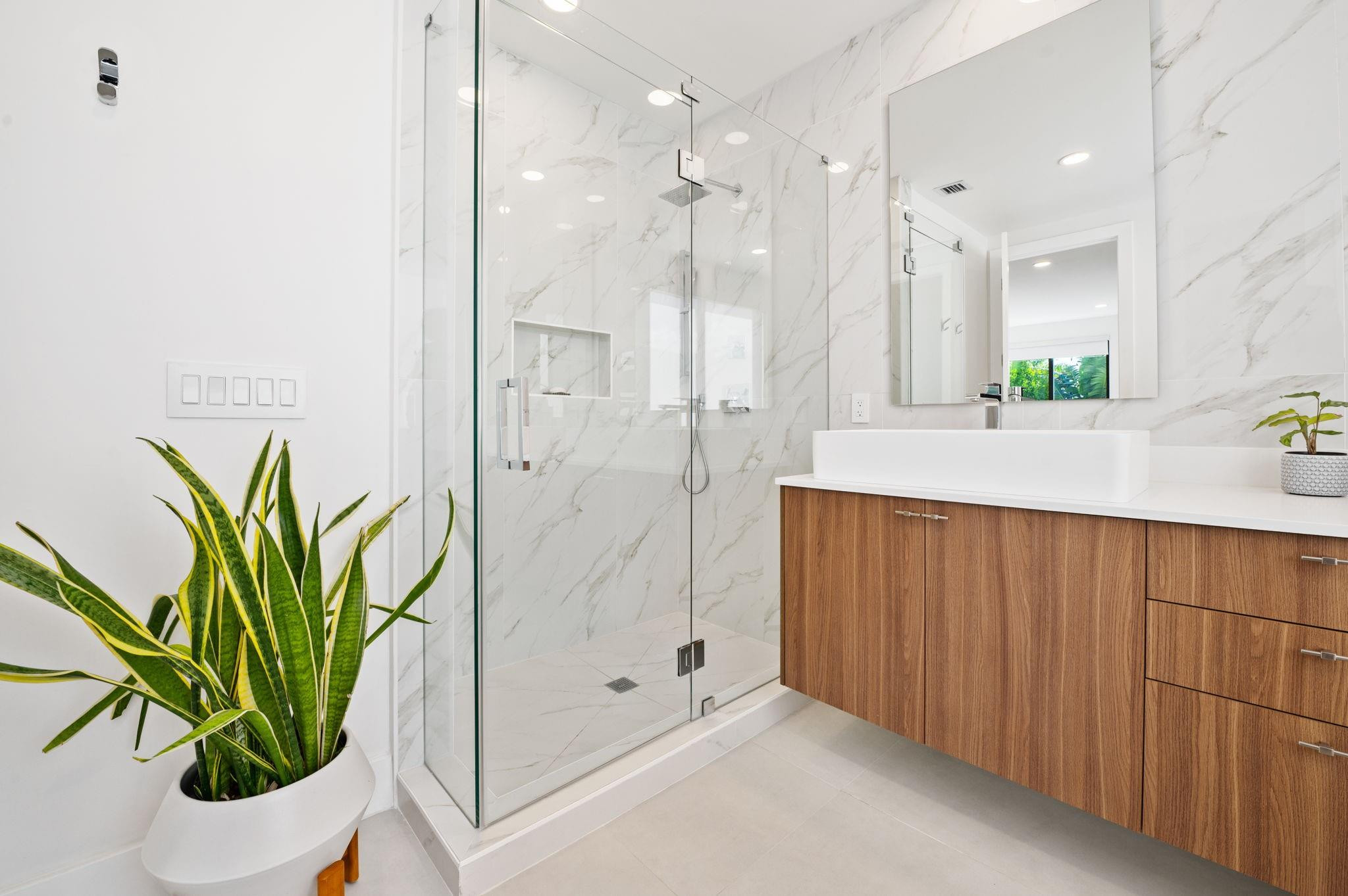 907 NE 16th Fort Lauderdale, FL 33304