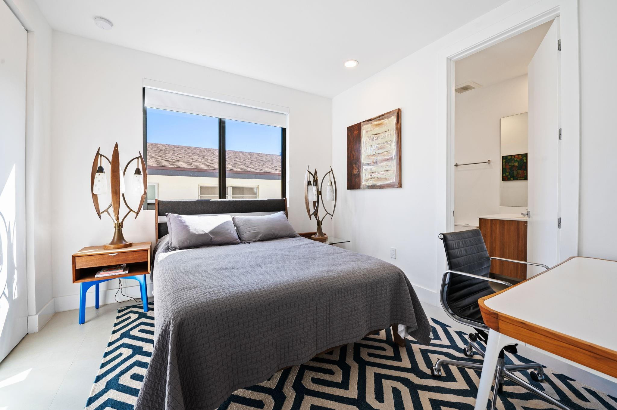 907 NE 16th Fort Lauderdale, FL 33304