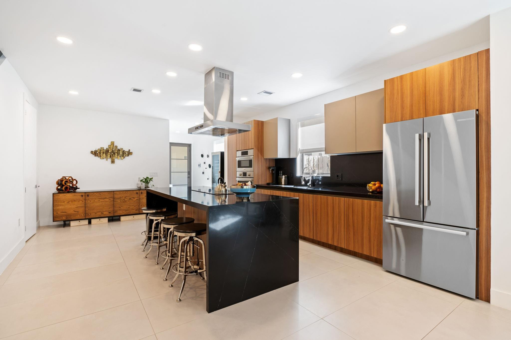 907 NE 16th Fort Lauderdale, FL 33304