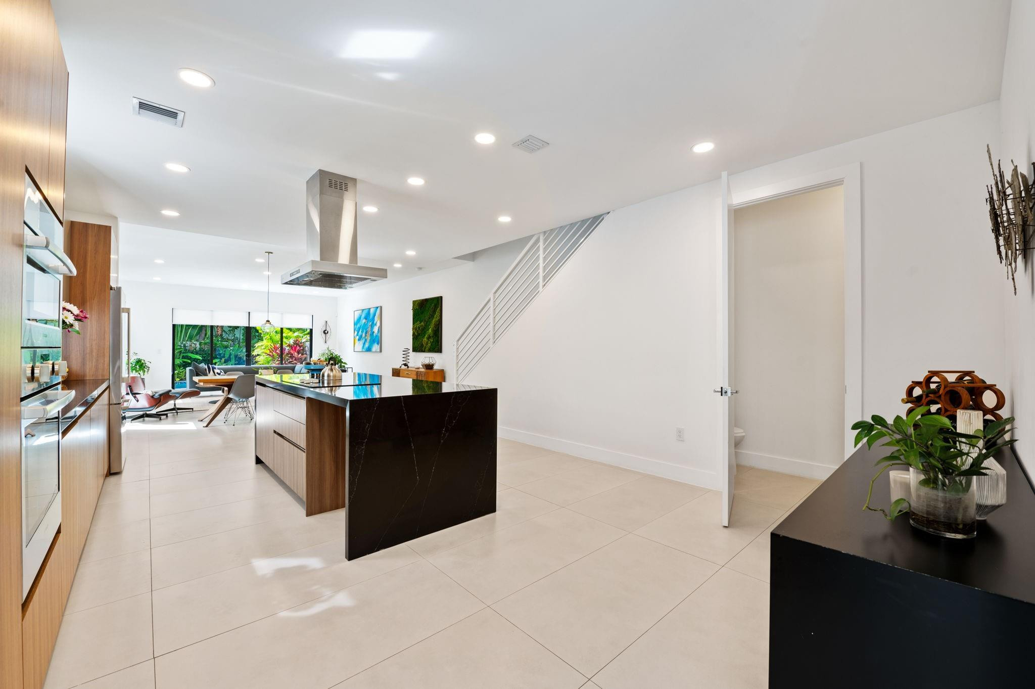 907 NE 16th Fort Lauderdale, FL 33304