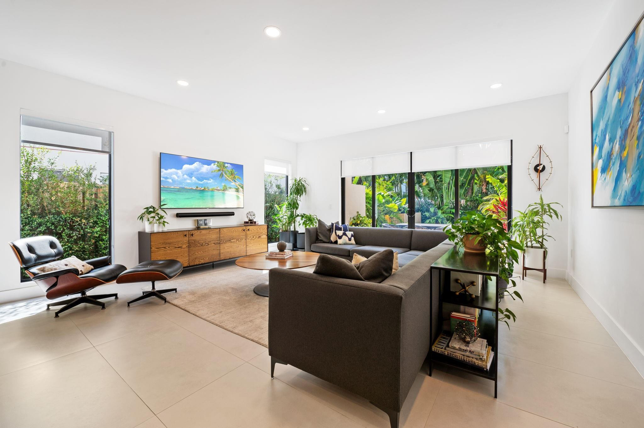 907 NE 16th Fort Lauderdale, FL 33304