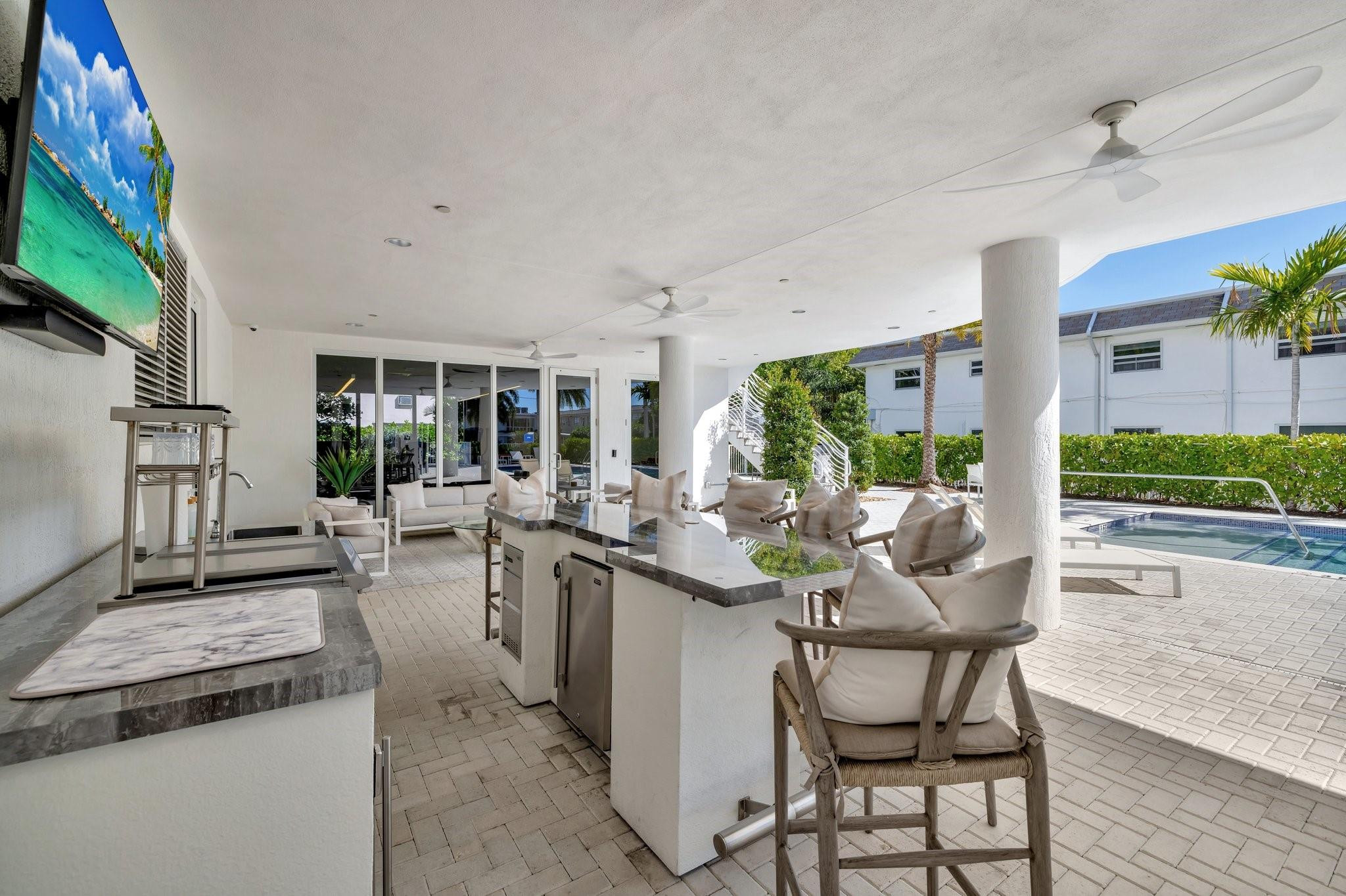 612 Bayshore #301 Fort Lauderdale, FL 33304