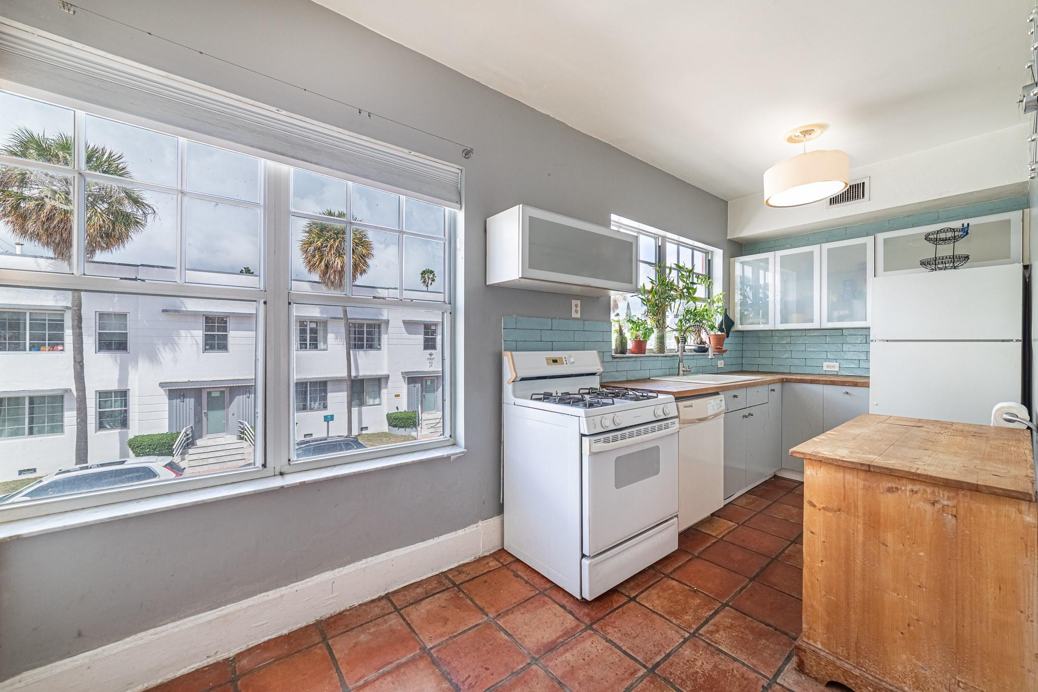 758 Meridian #8 Miami Beach, FL 33139