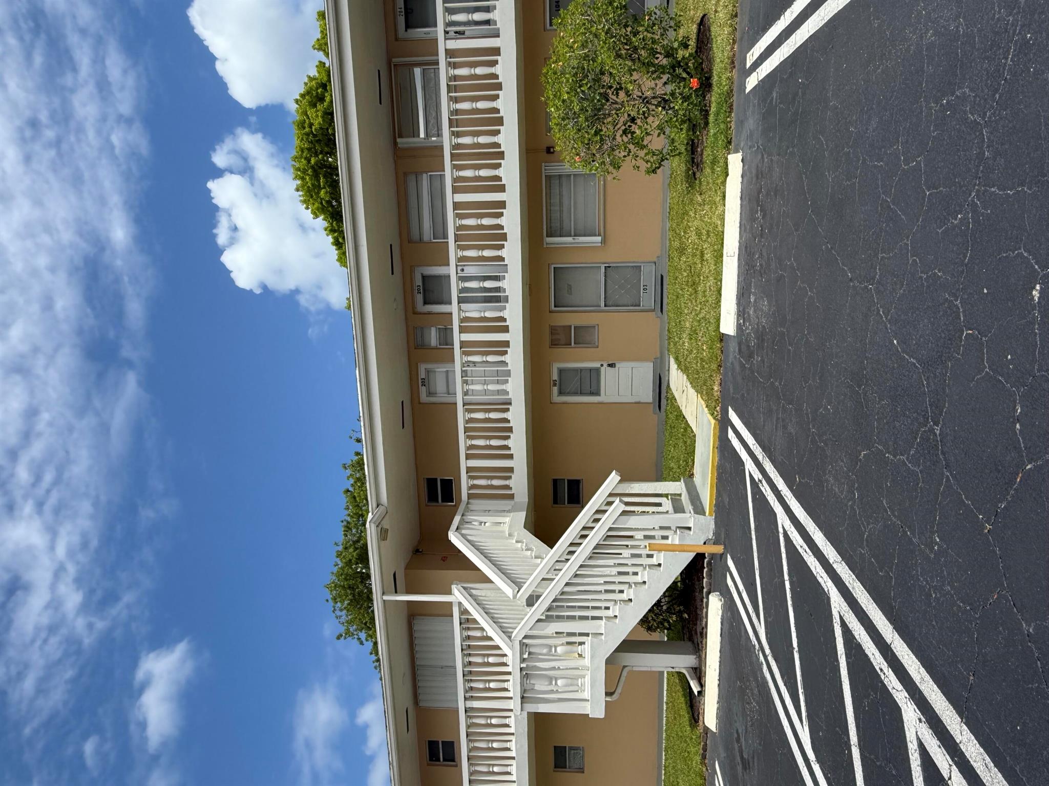 2213 NE Ne 1st Ct #203