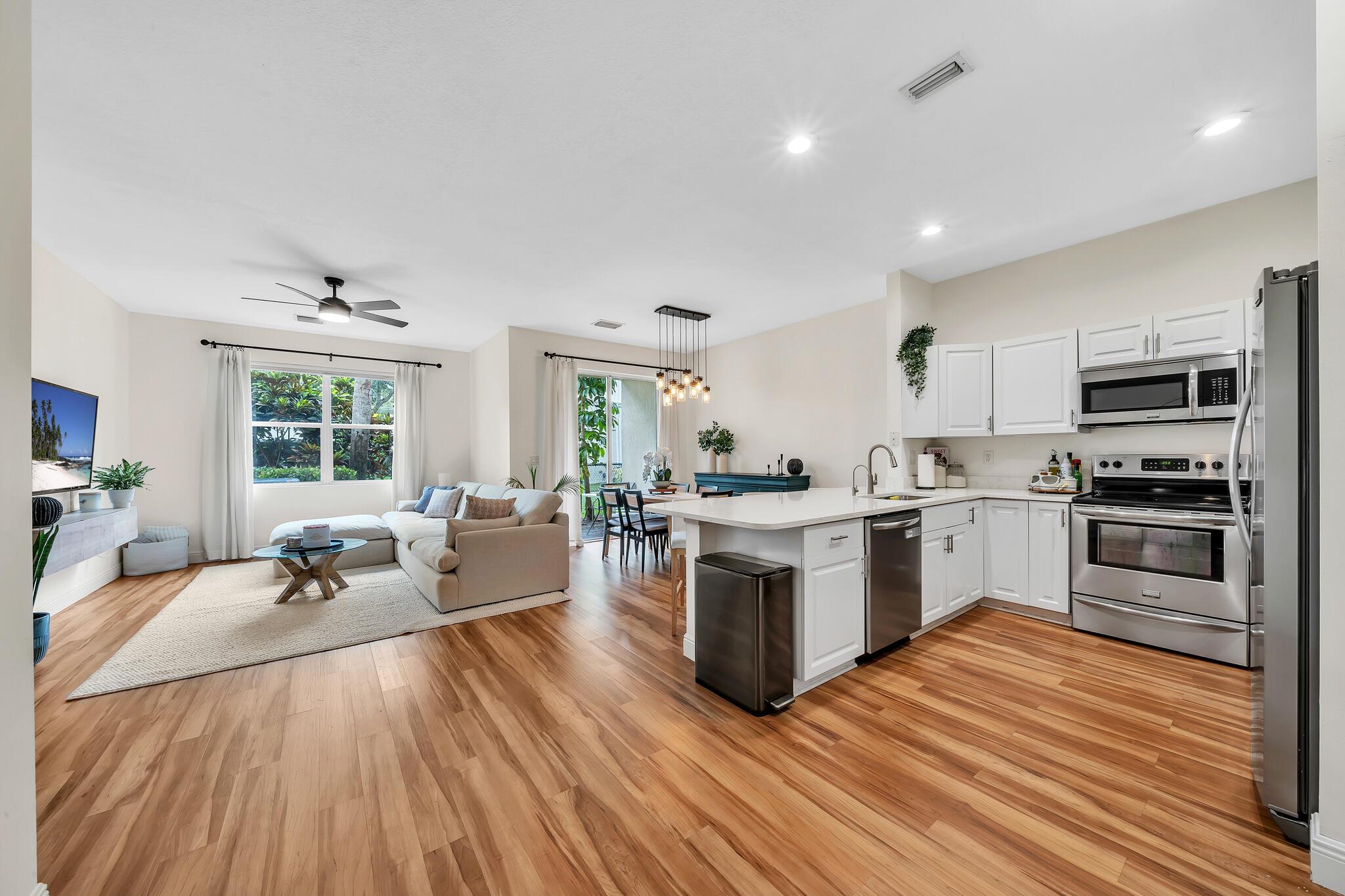6086 Seminole Gdns Cir