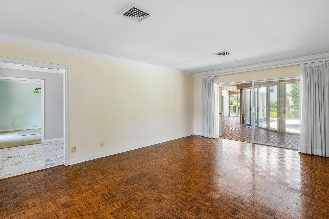 11991 Lake Shr Pl North Palm Beach, FL 33408