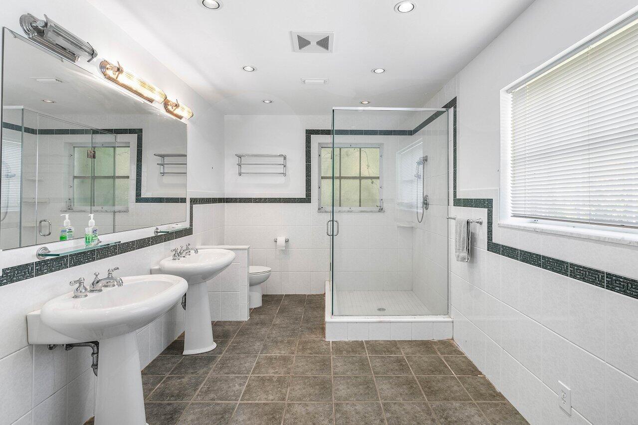 11991 Lake Shr Pl North Palm Beach, FL 33408