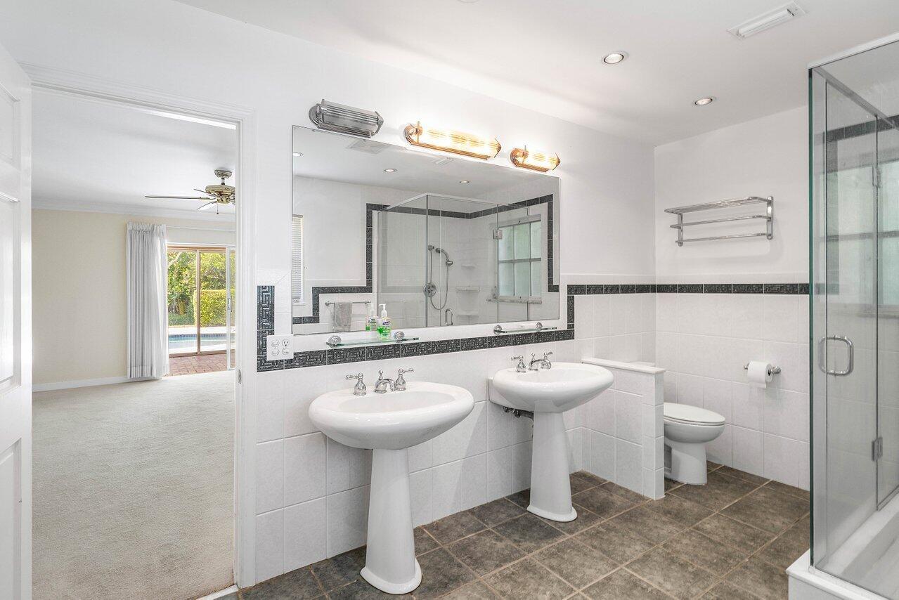 11991 Lake Shr Pl North Palm Beach, FL 33408