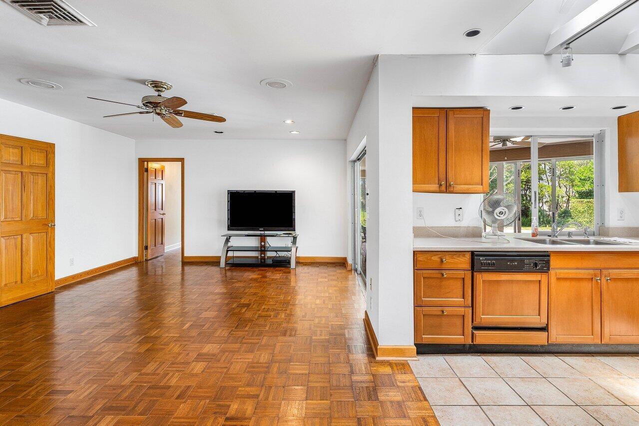 11991 Lake Shr Pl North Palm Beach, FL 33408