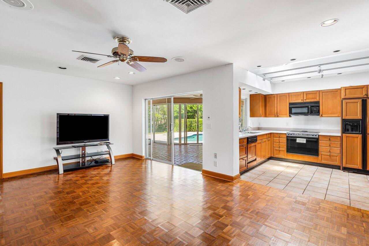 11991 Lake Shr Pl North Palm Beach, FL 33408