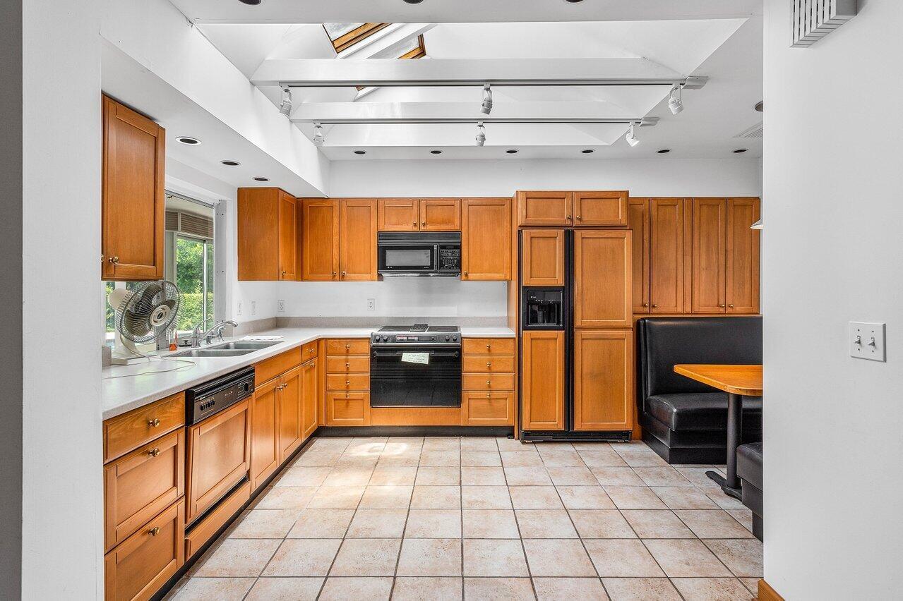 11991 Lake Shr Pl North Palm Beach, FL 33408