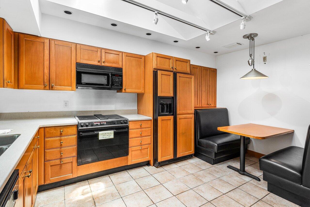 11991 Lake Shr Pl North Palm Beach, FL 33408