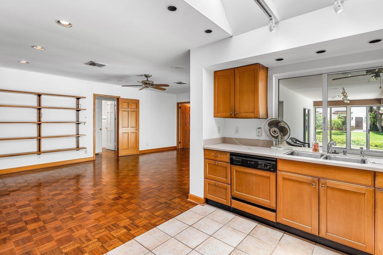 11991 Lake Shr Pl North Palm Beach, FL 33408