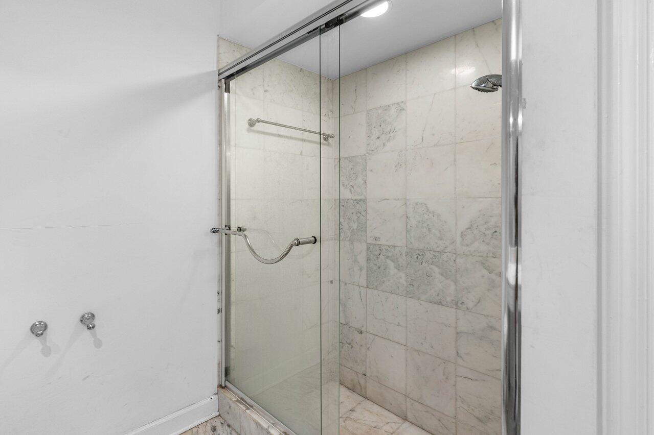 11991 Lake Shr Pl North Palm Beach, FL 33408