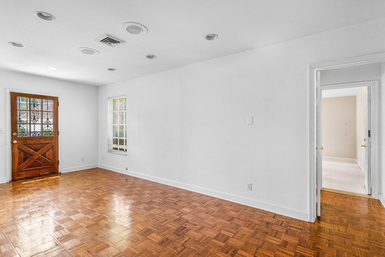 11991 Lake Shr Pl North Palm Beach, FL 33408