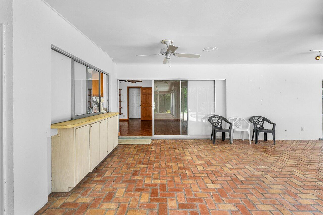 11991 Lake Shr Pl North Palm Beach, FL 33408