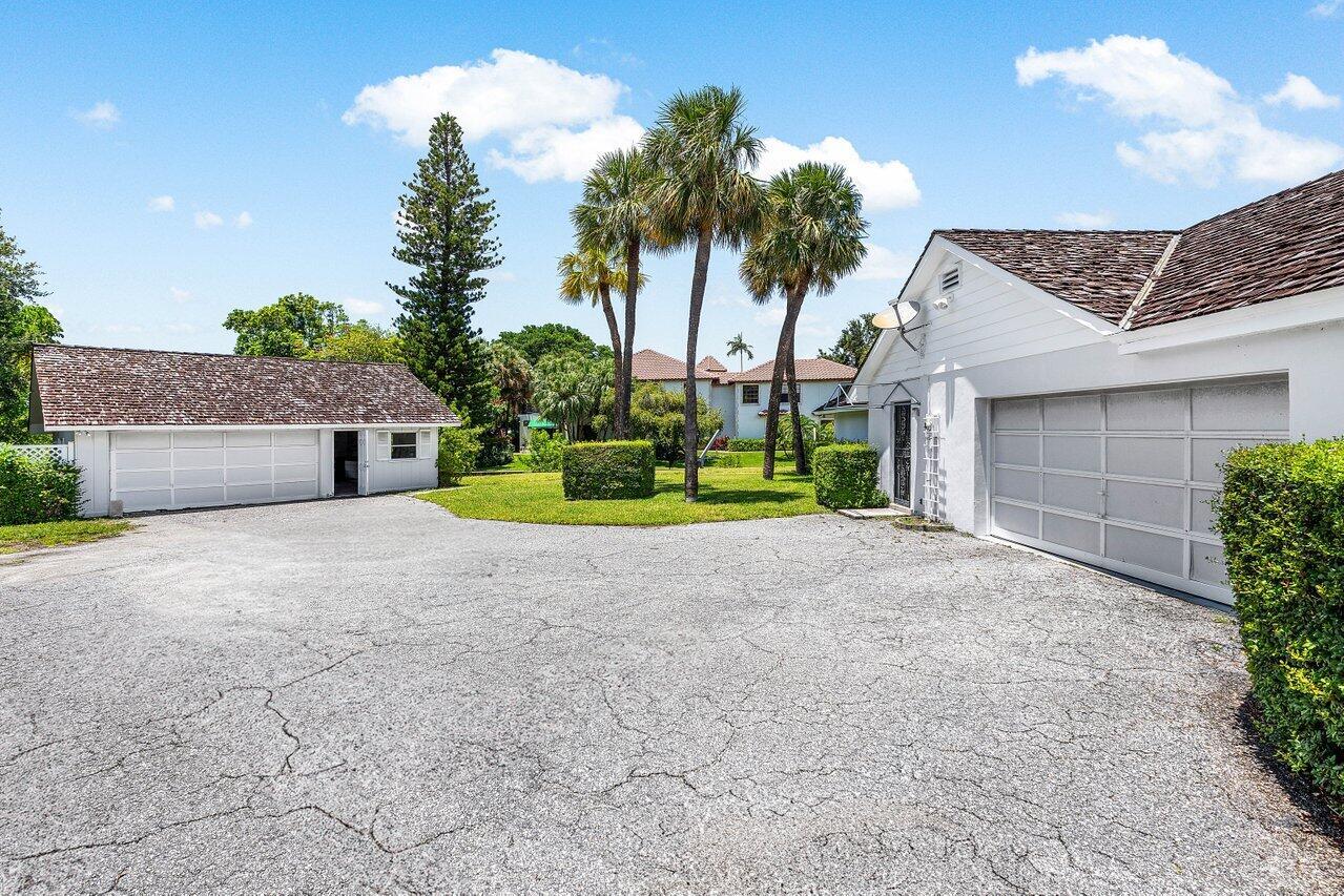 11991 Lake Shr Pl North Palm Beach, FL 33408