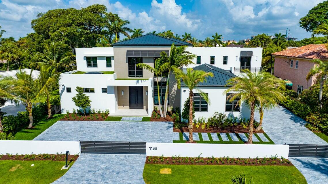 1133 Cocoanut Rd