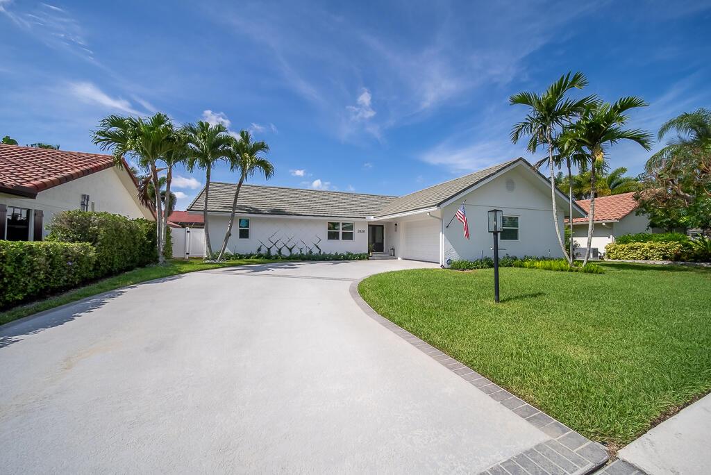2838 Bayonne Dr